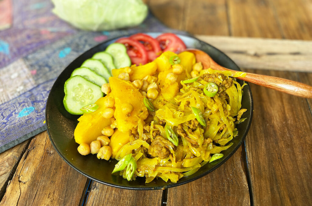 Indiase-spitskoolcurry-met-gehakt-en-aardappel-kikkererwten