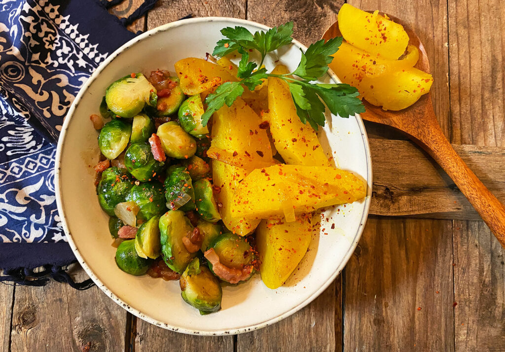 Roerbak-spruitjes-met-kurkuma-aardappelcurry