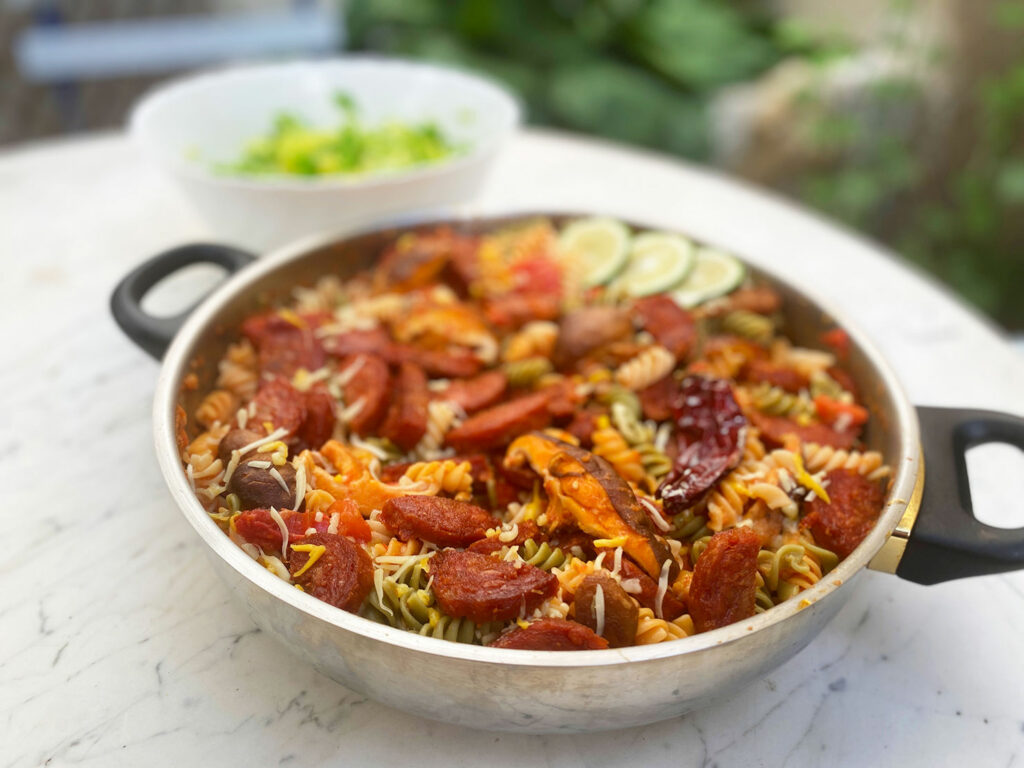 Spaanse-pasta-met-chorizo-en-paddenstoelen