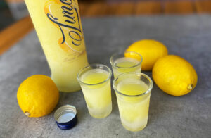 Zelf Italiaanse limoncello maken is heel makkelijk