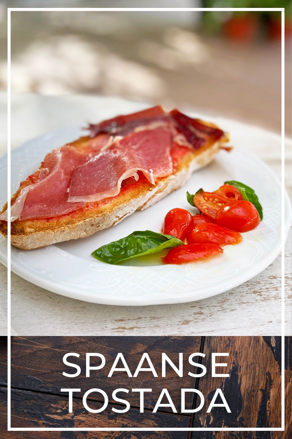 Spaanse tostada met serranoham en tomaat