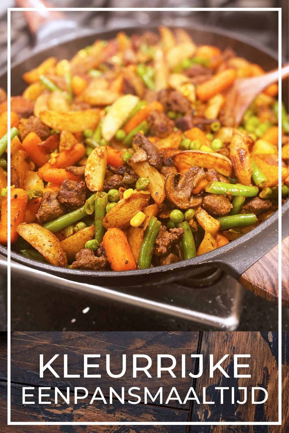 Budget eenpansmaaltijd met braadworst, champignons en aardappelpartjes
