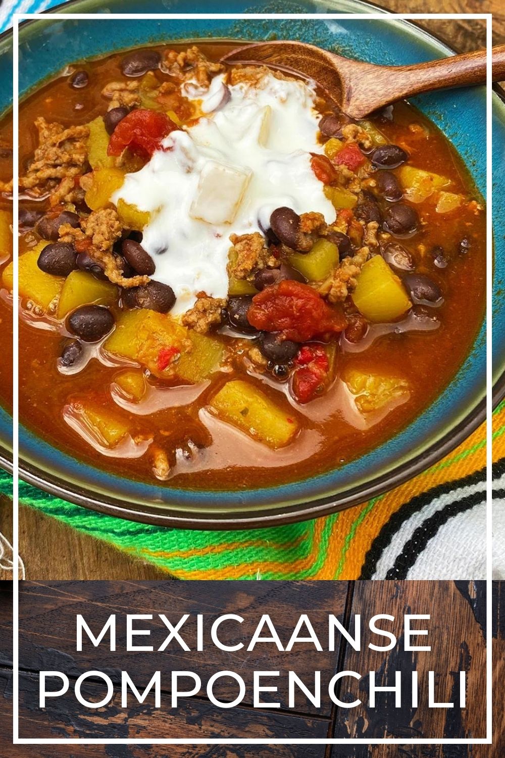 Mexicaanse pompoenchili met zwarte bonen, tomaat en gehakt