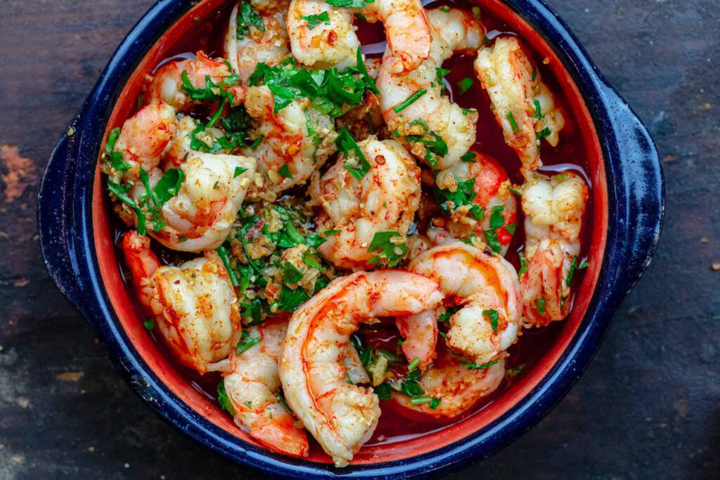 Gambas al ajillo Spaanse garnalen in knoflookolie