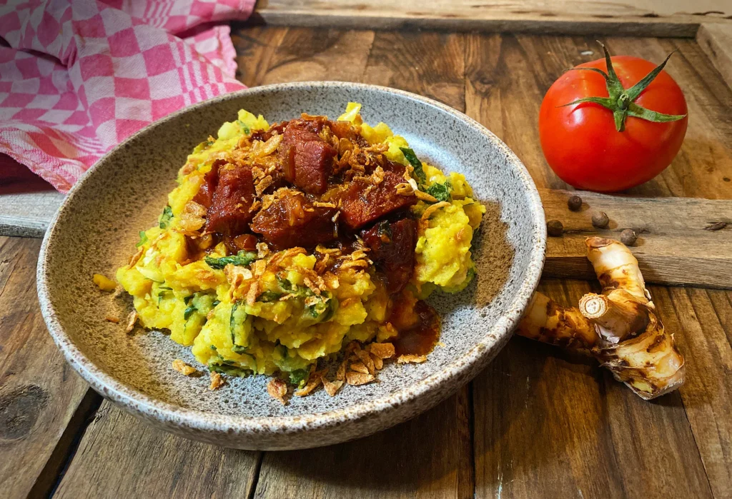 Paksoi-Masala-Stamppot-met-authentiek-Surinaams-zoutvlees