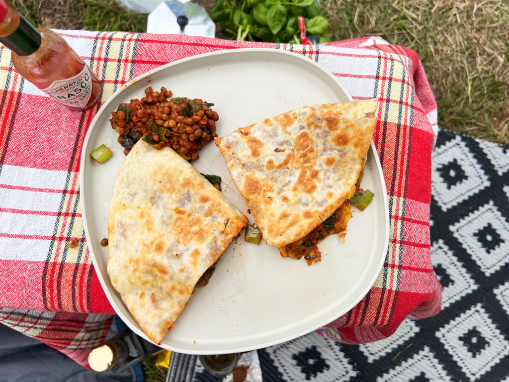 Vegetarische quesadillas makkelijk campingrecept