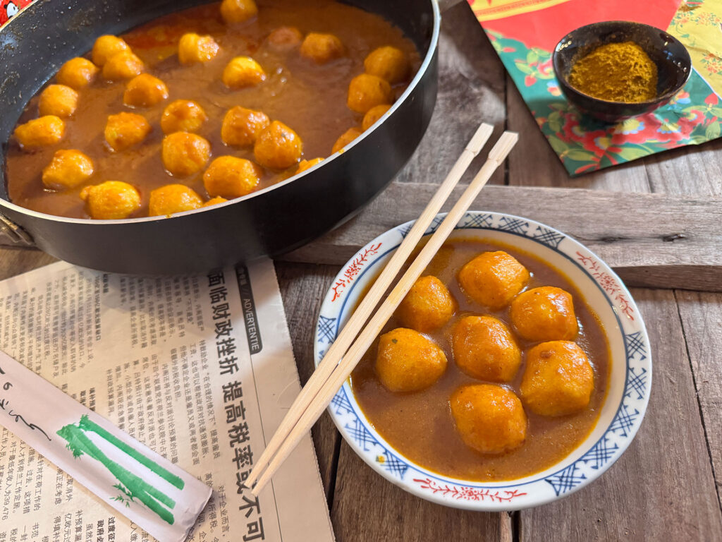 Curry Fish Balls. Streetfood Hong Kong