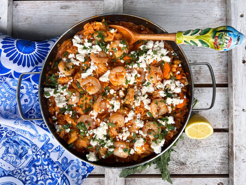 Mediterrane ovenschotel met gamba’s, orzo en peterselie