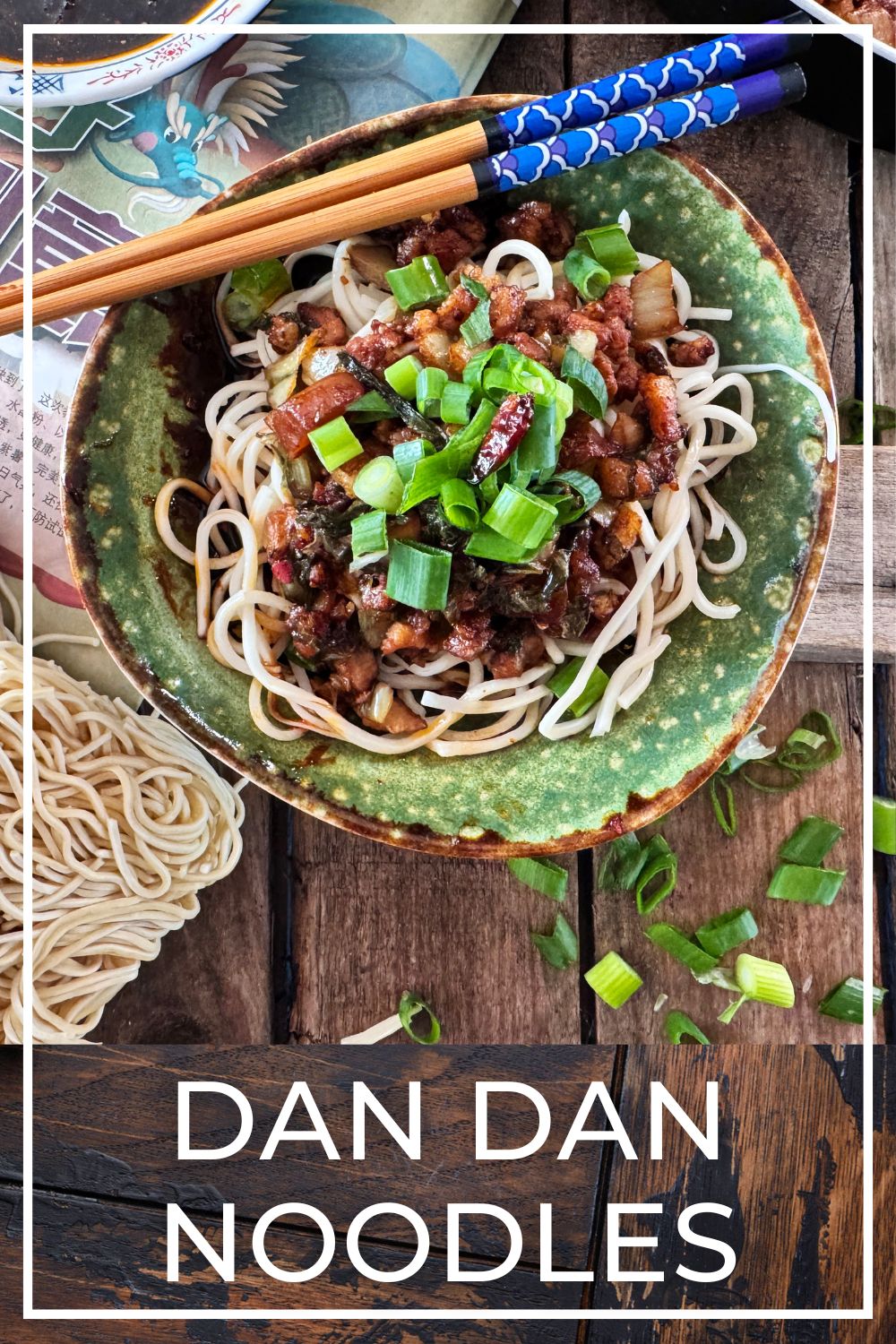 Sichuan noedels met sesampasta, knoflook en prikkelende pepers