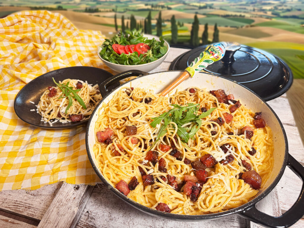 Italiaanse carbonara met guanciale en Pecorino en parmigiano