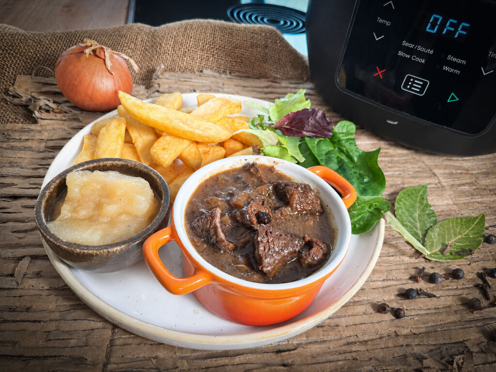 Limburgs stoofvlees met salade en friet
